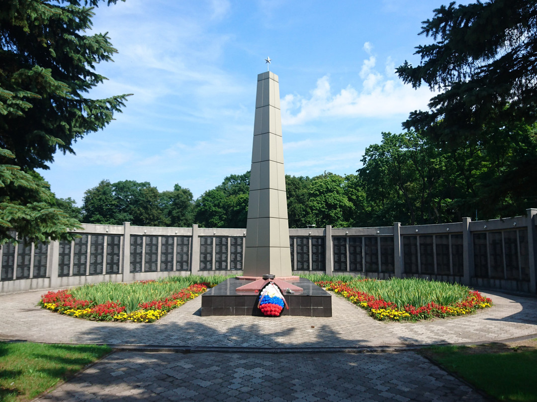 Memorial Complex on a Mass Grave of Soviet Soldiers景点图片