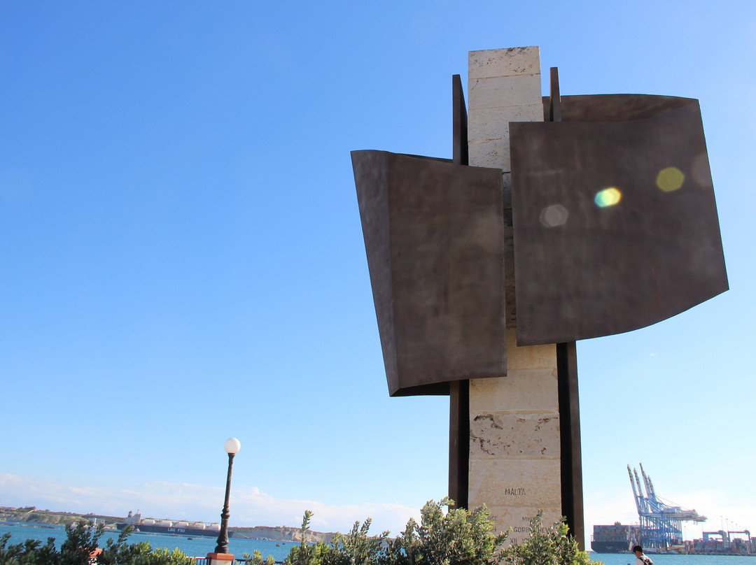End of Cold War Memorial-Birzebbuga必去景点