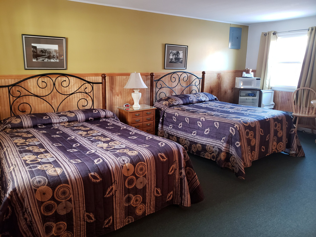 The Colonial Motel主图