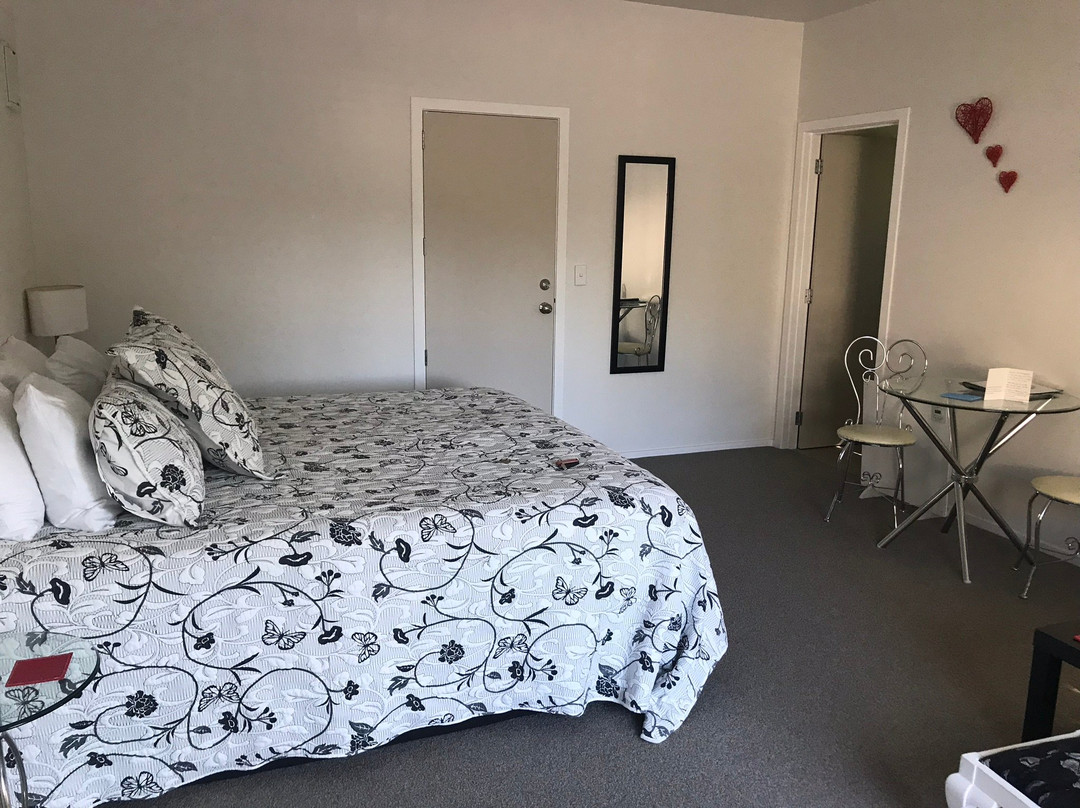 惊奇奇异小屋主图
