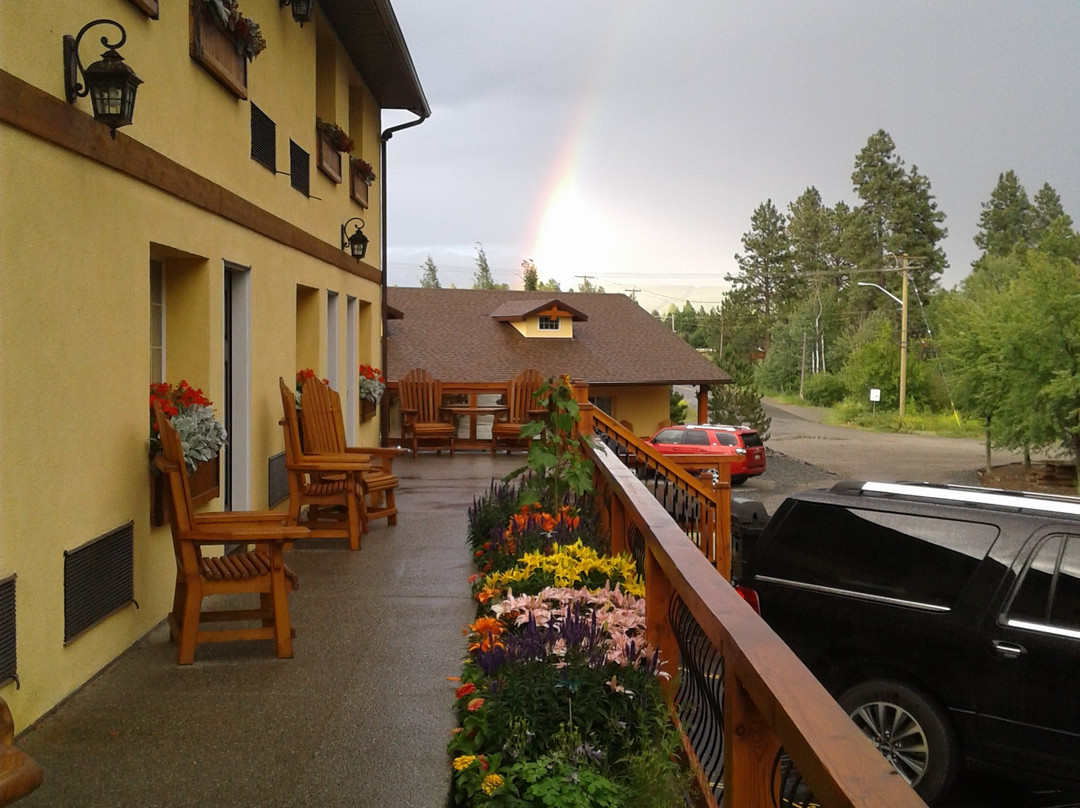 Elizabeth Lake Lodge主图