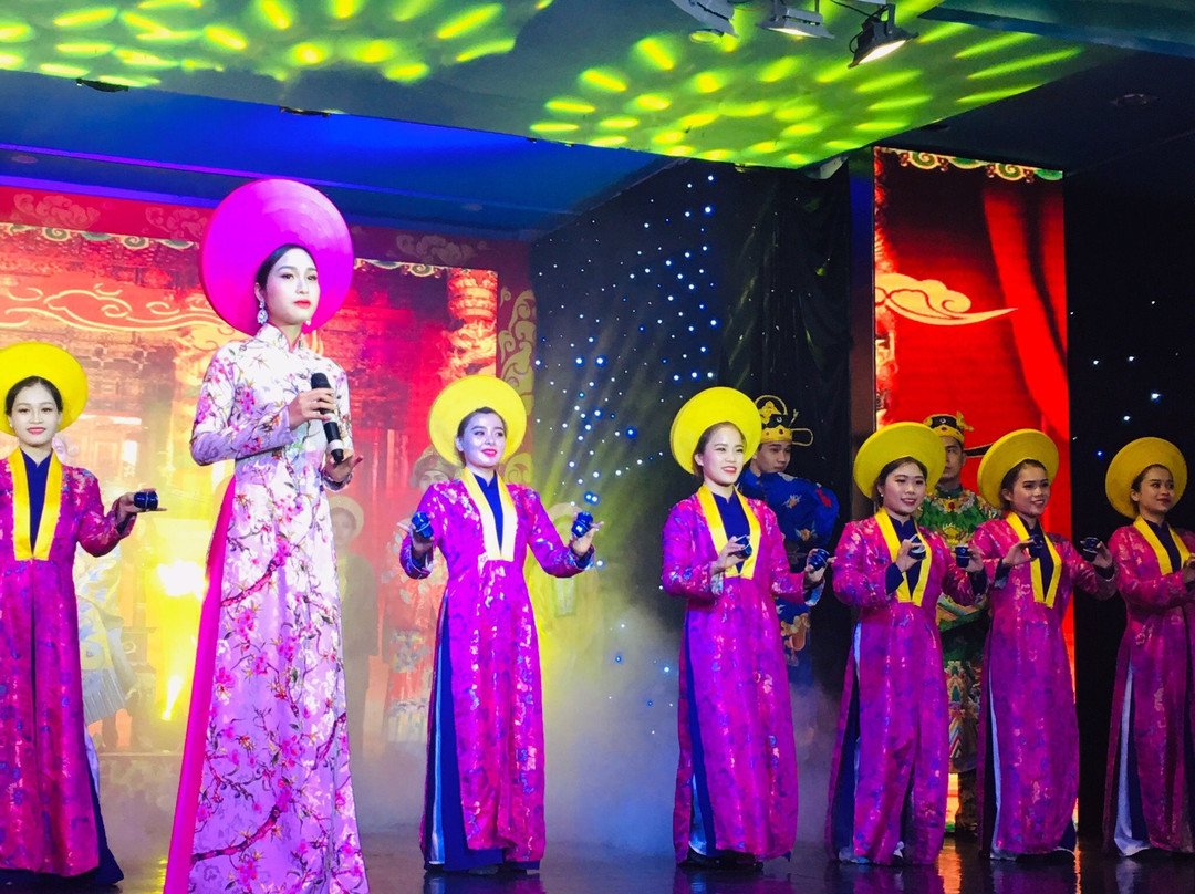 Ao Dai Show-顺化必去景点