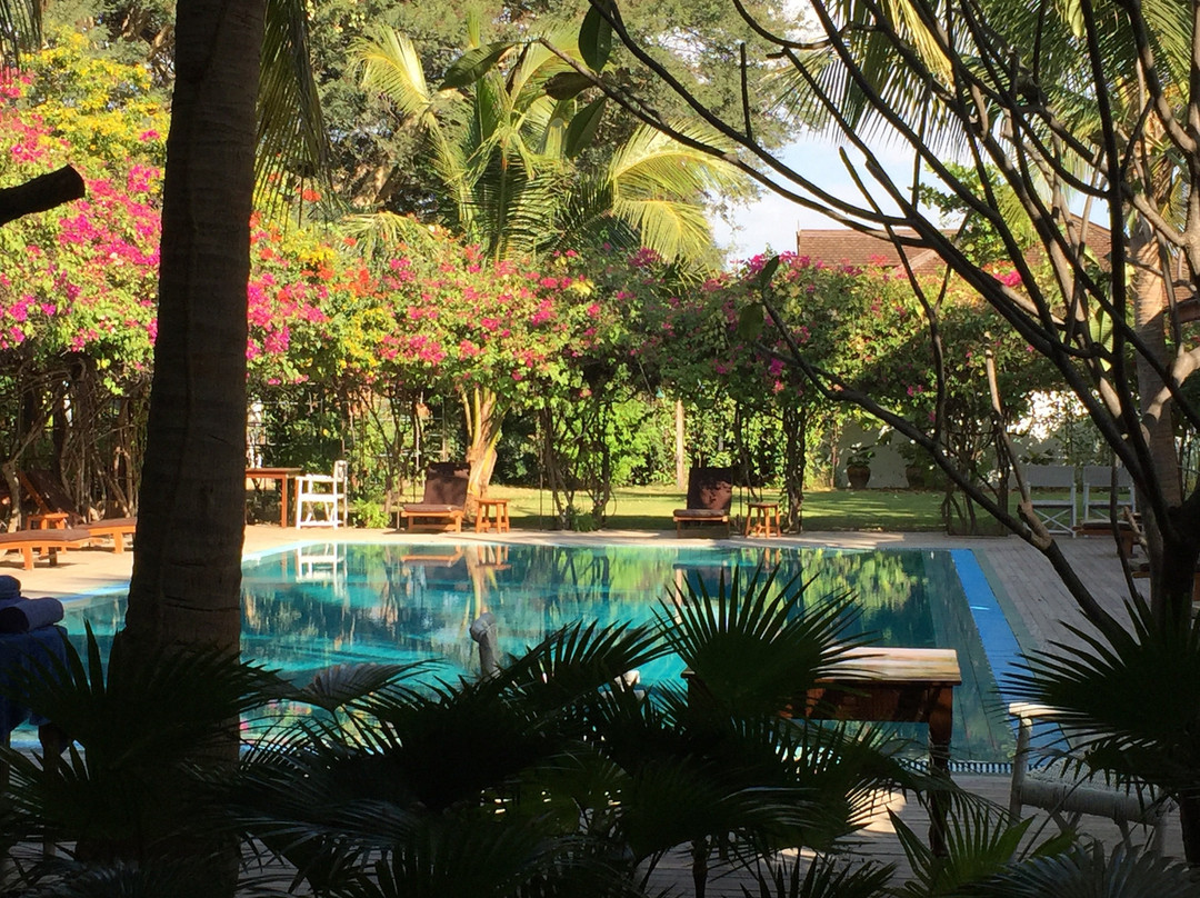 Thazin Garden Hotel主图