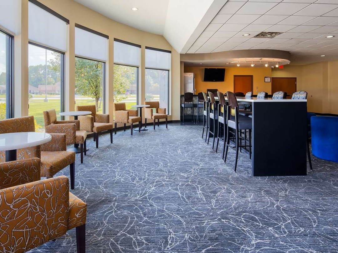 Portage Hotel & Suites主图