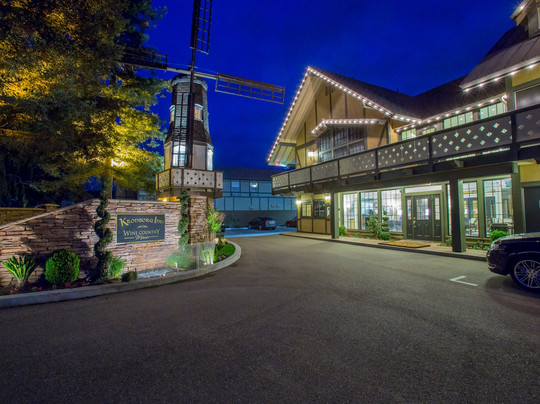 皇冠城堡酒店主图