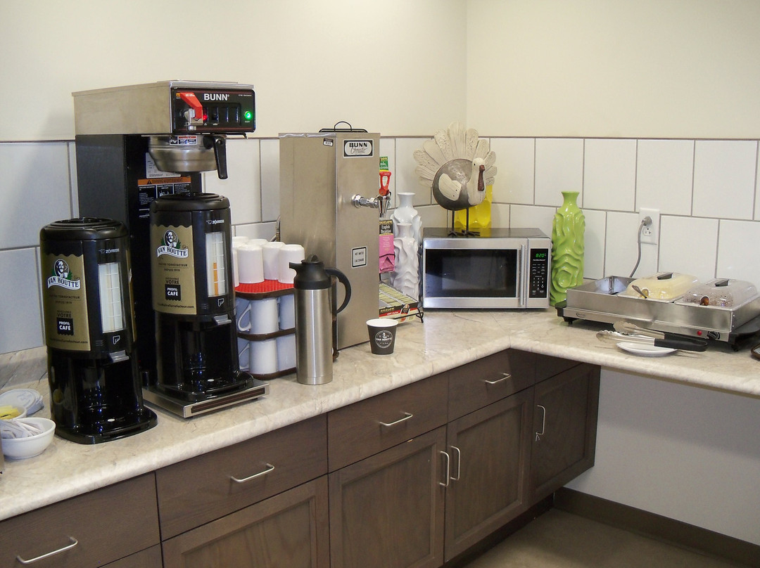 Crossroads Inn & Suites主图