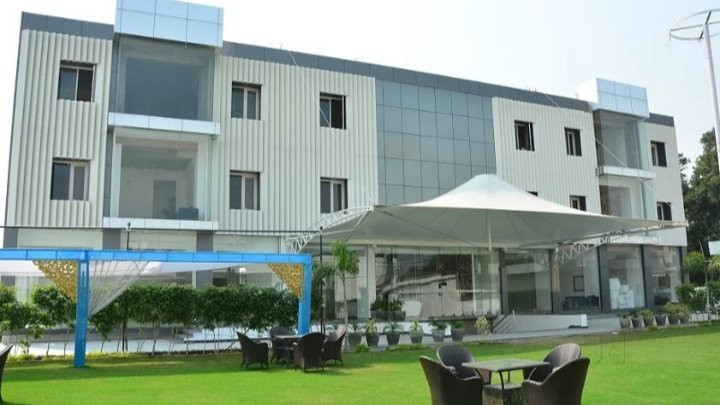 Capital O 46940 Hotel Vrindavan
