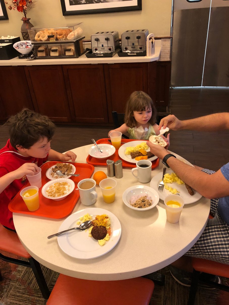 奥兰多布埃纳湖维斯塔索内斯塔 ES 套房公寓酒店-餐饮