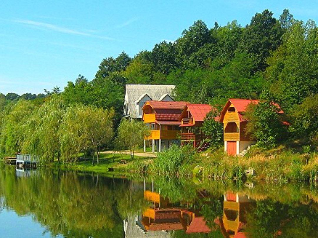 Lacul Mujdeni景点图片