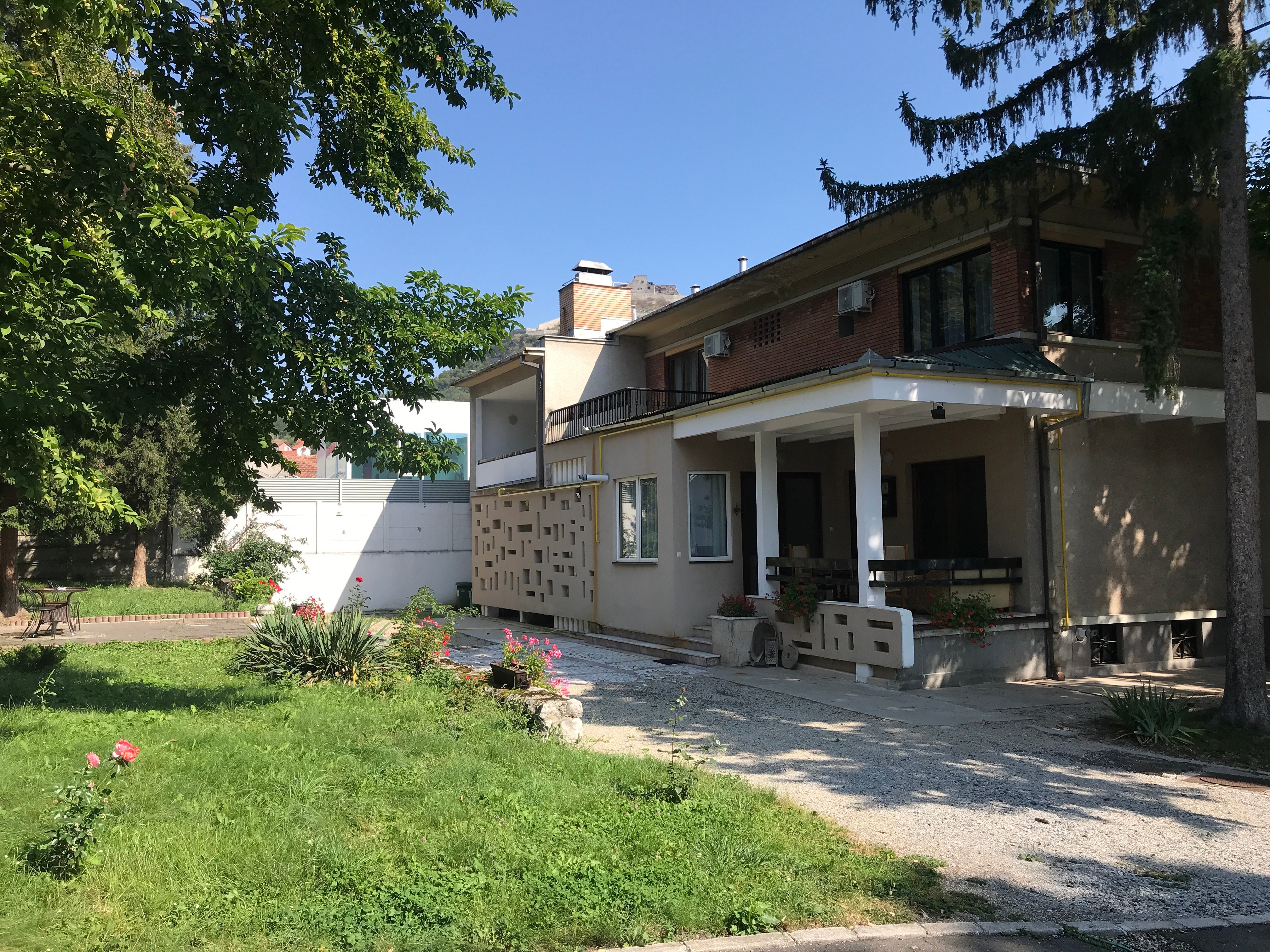 Casa Negustorului-官方