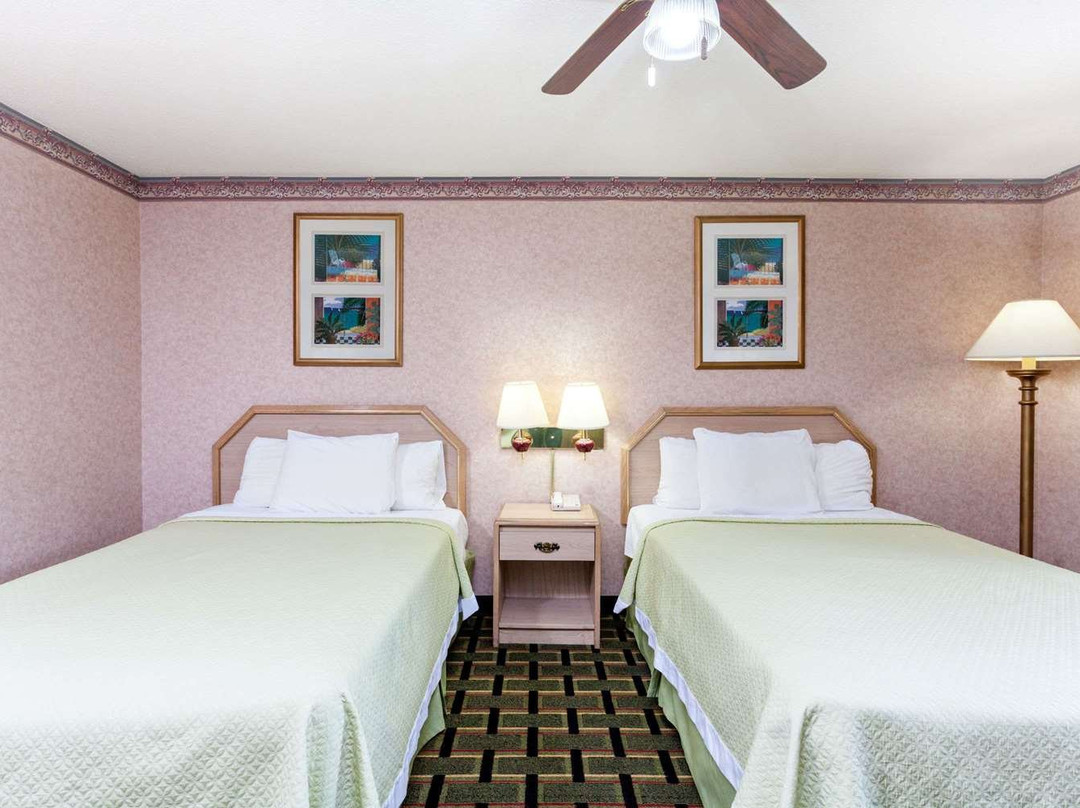 Days Inn by Wyndham Holladay主图