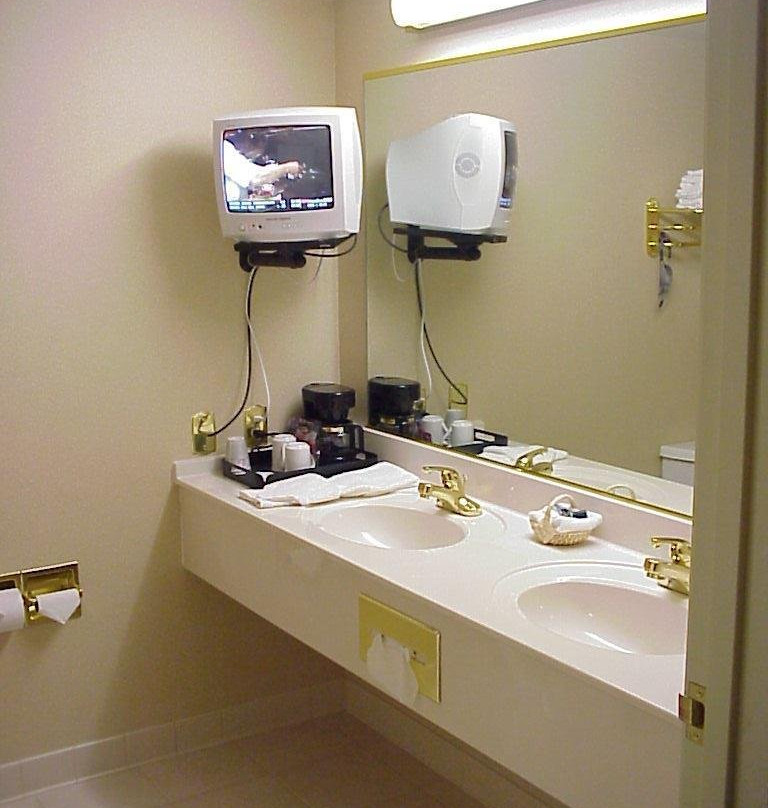 The Plaza Hotel & Suites主图