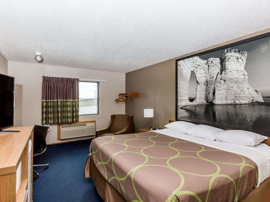 Super 8 by Wyndham Hays KS主图