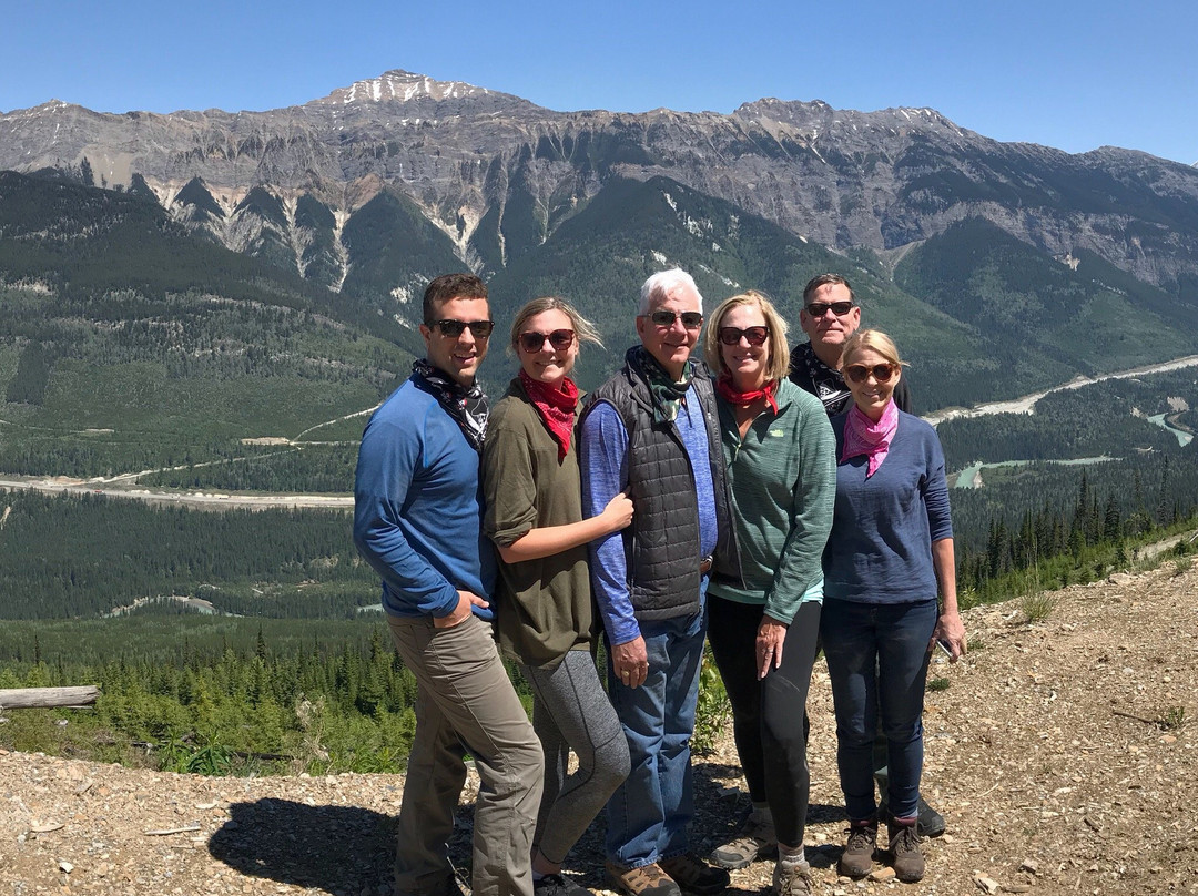 Awesome All Season Adventures-戈尔登必去景点