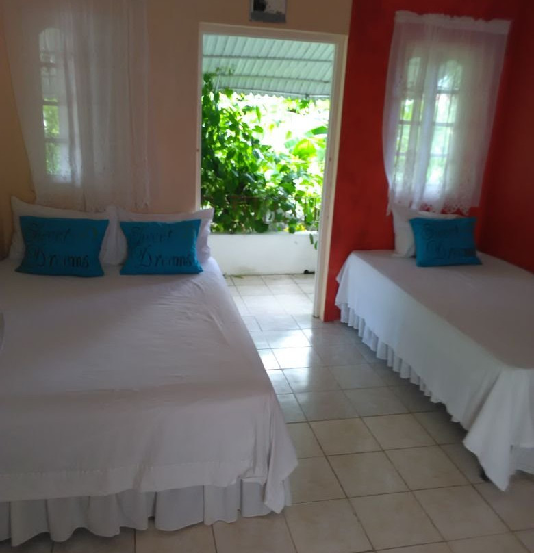 Ocean Crest Guest House主图