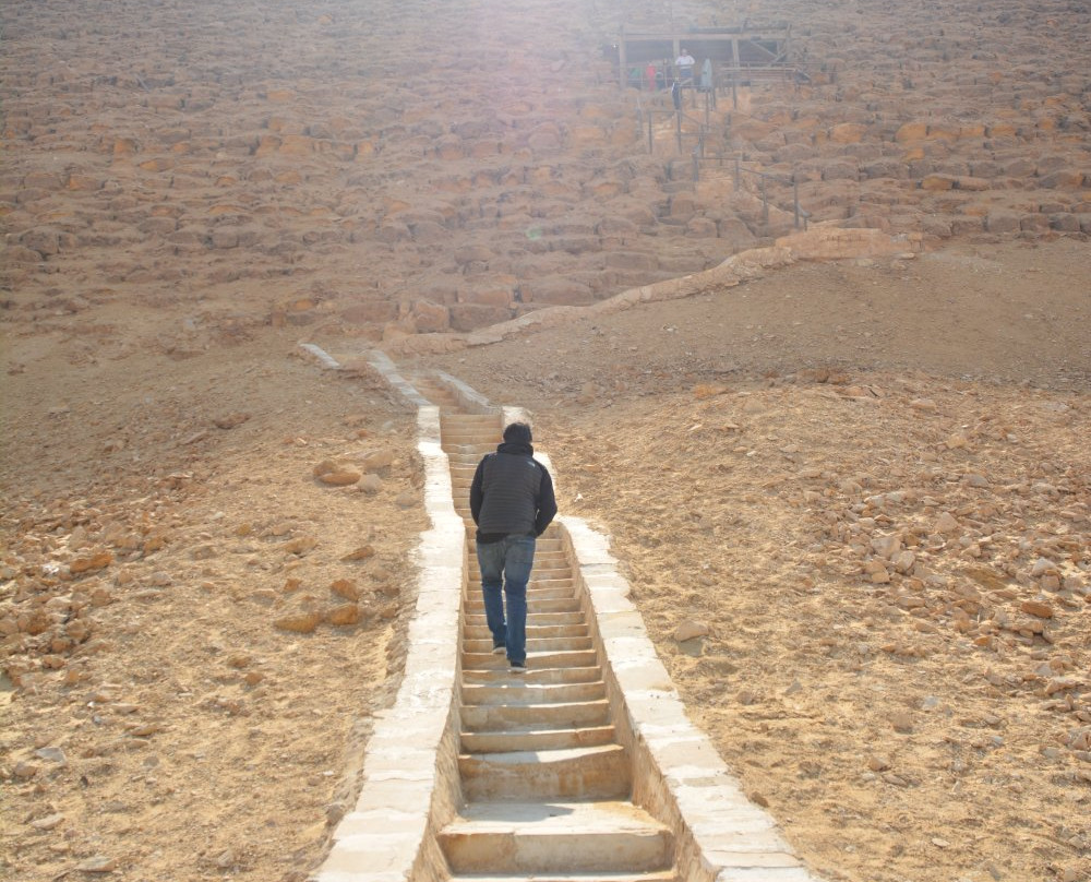 North Pyramid (Pirámide Roja)景点图片