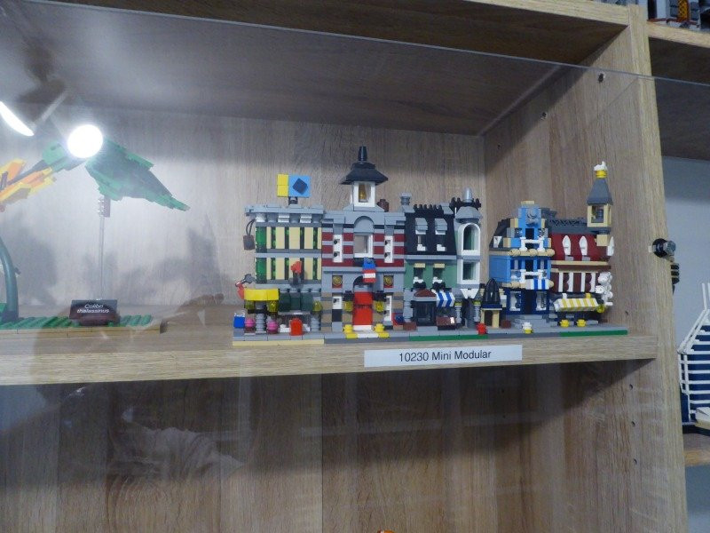 Spike's Bricks & Models景点图片