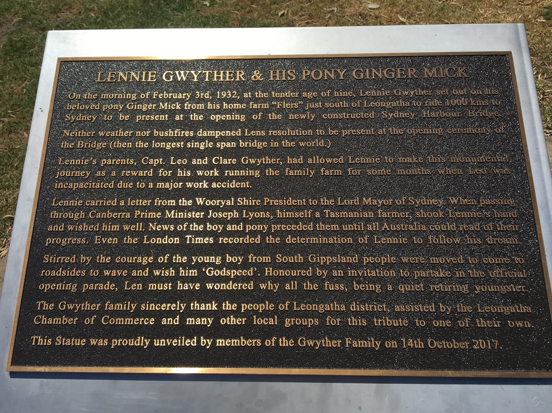 Lennie Gwyther Statue-Leongatha必去景点