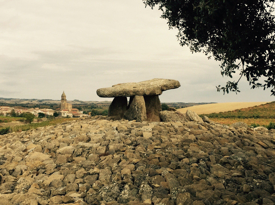 Dolmen La Chabola de la Hechicera-El Villar必去景点