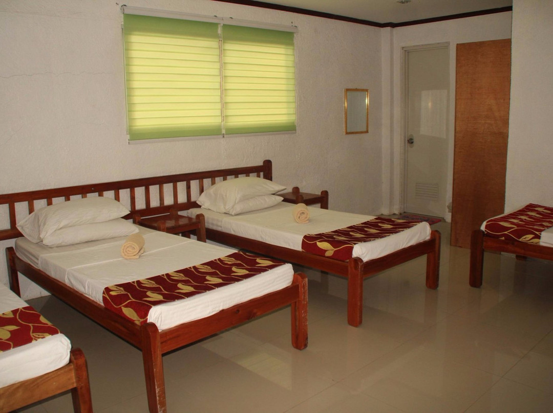 Mom's Small Hotel & Restaurant主图