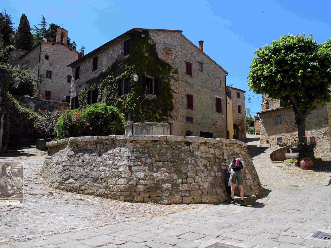 Piazza della Cisterna-Rocca d'Orcia必去景点