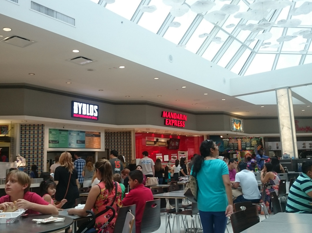 Lakeside Shopping Center-梅泰里必去景点