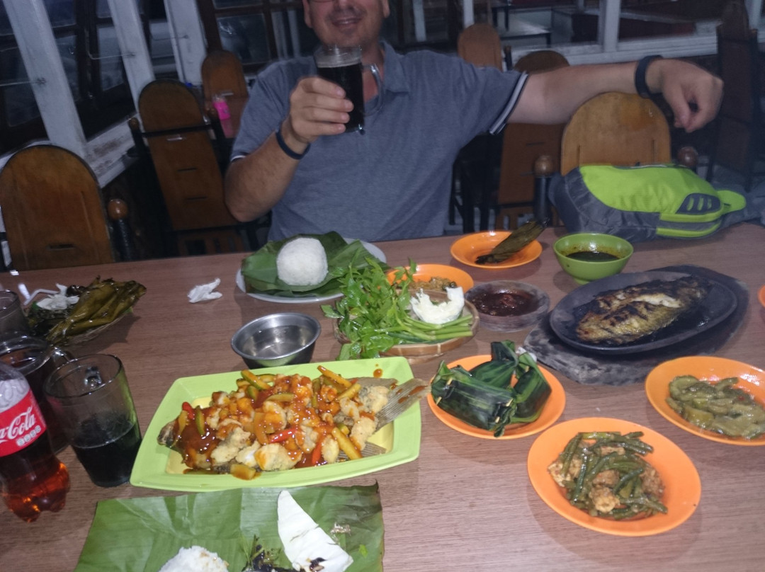 Rumah Makan Sindang Heula (Abah)