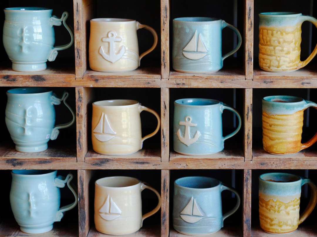 Village Pottery-New London必去景点