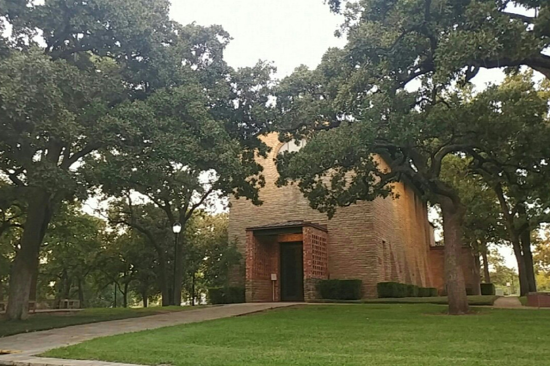 Little Chapel in the Woods-登顿必去景点