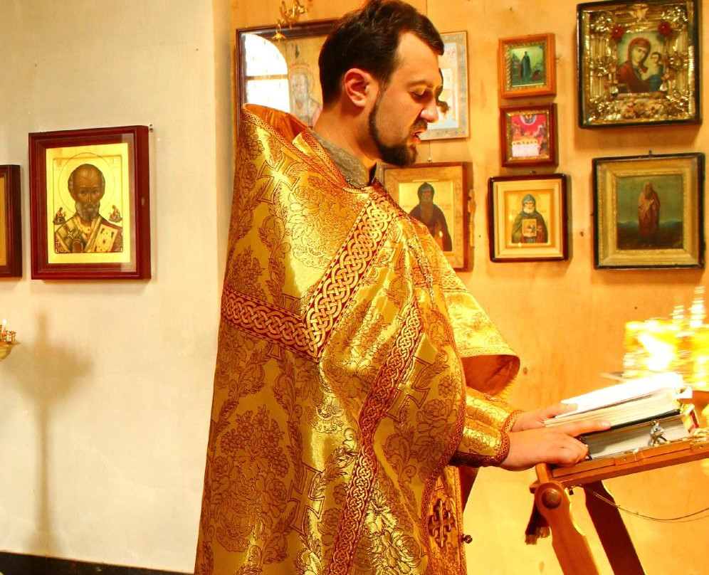 Church of the Holy Apostles Peter Jolly in the Village-圣彼得堡必去景点