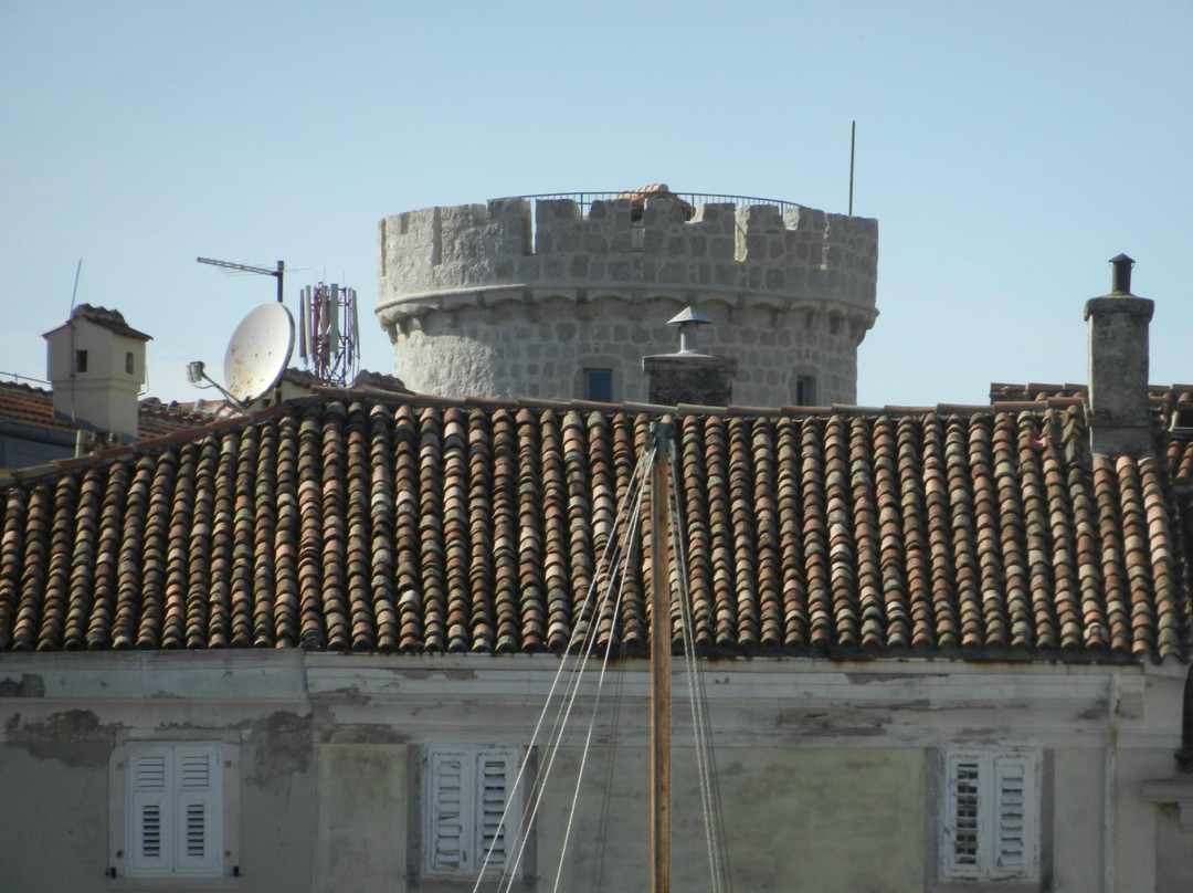 Cres Tower景点图片