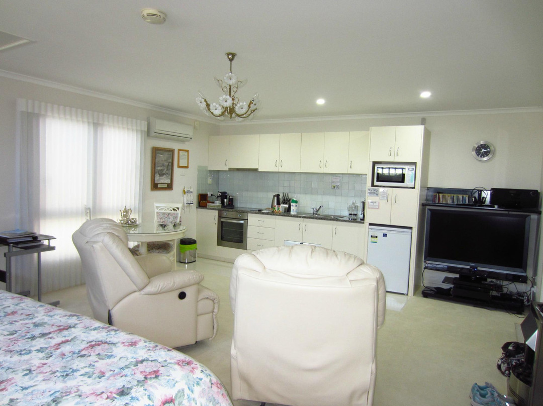 The Charles Robbins主图