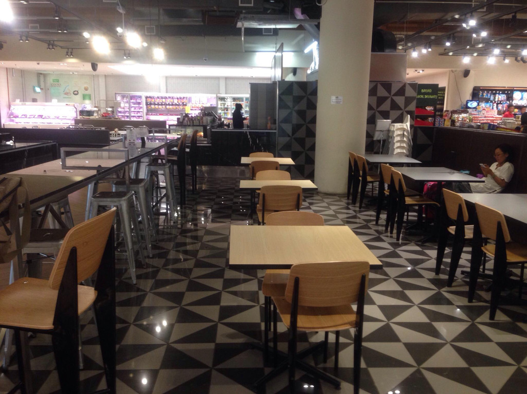 吉隆坡国际机场二号航站楼通道-雪邦必去景点