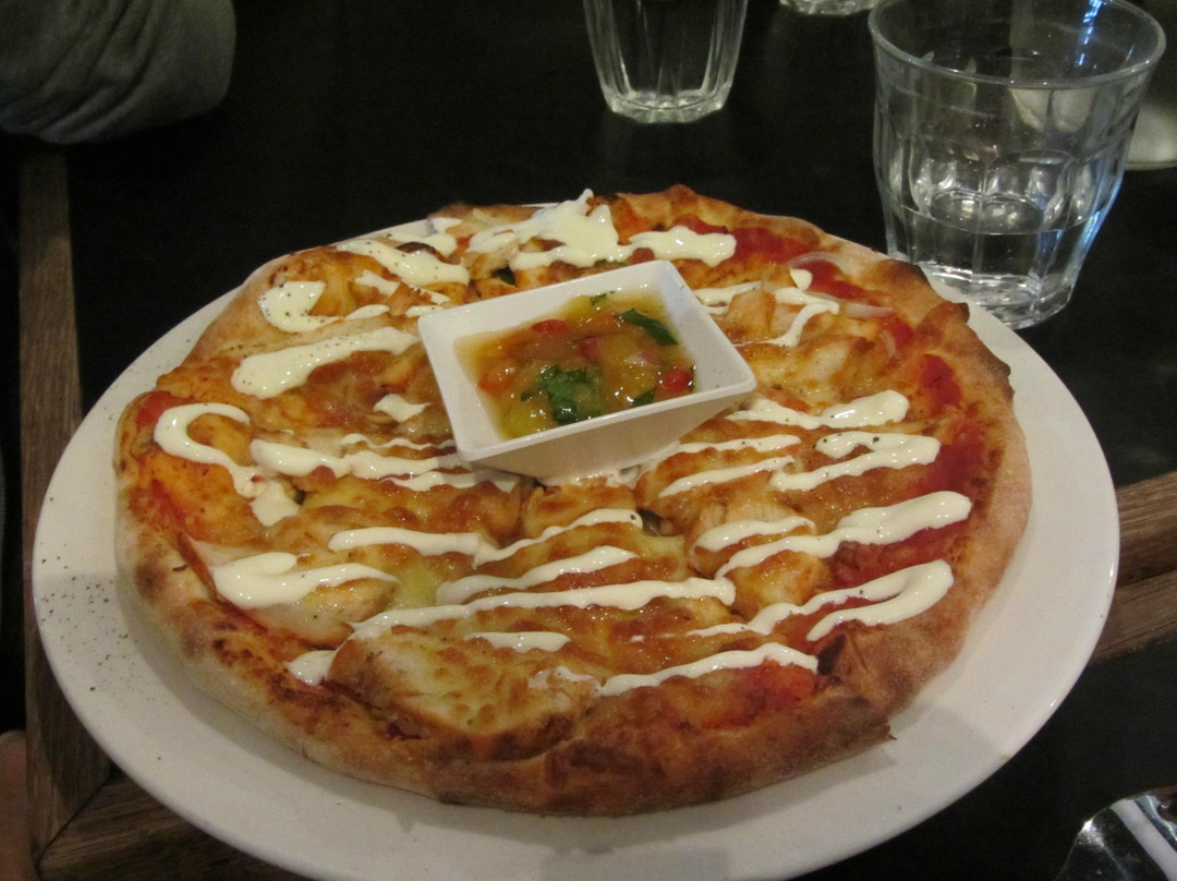 Pizzaca Pizzeria & Bar