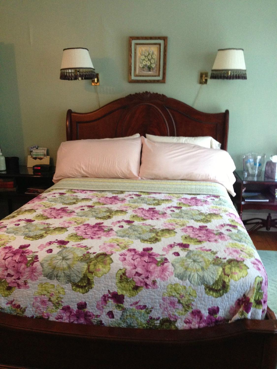 Madison Bed, Book & Candle-官方