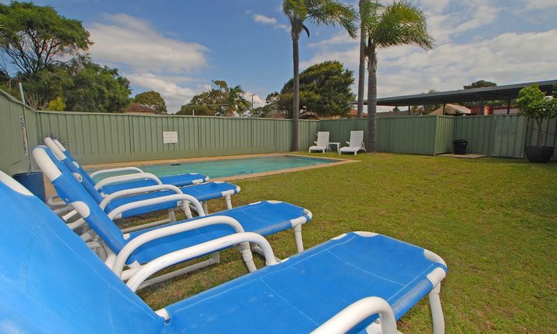 Wallarah Bay Motel-泳池