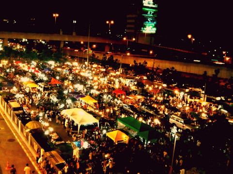 拉查达夜场-曼谷必去景点