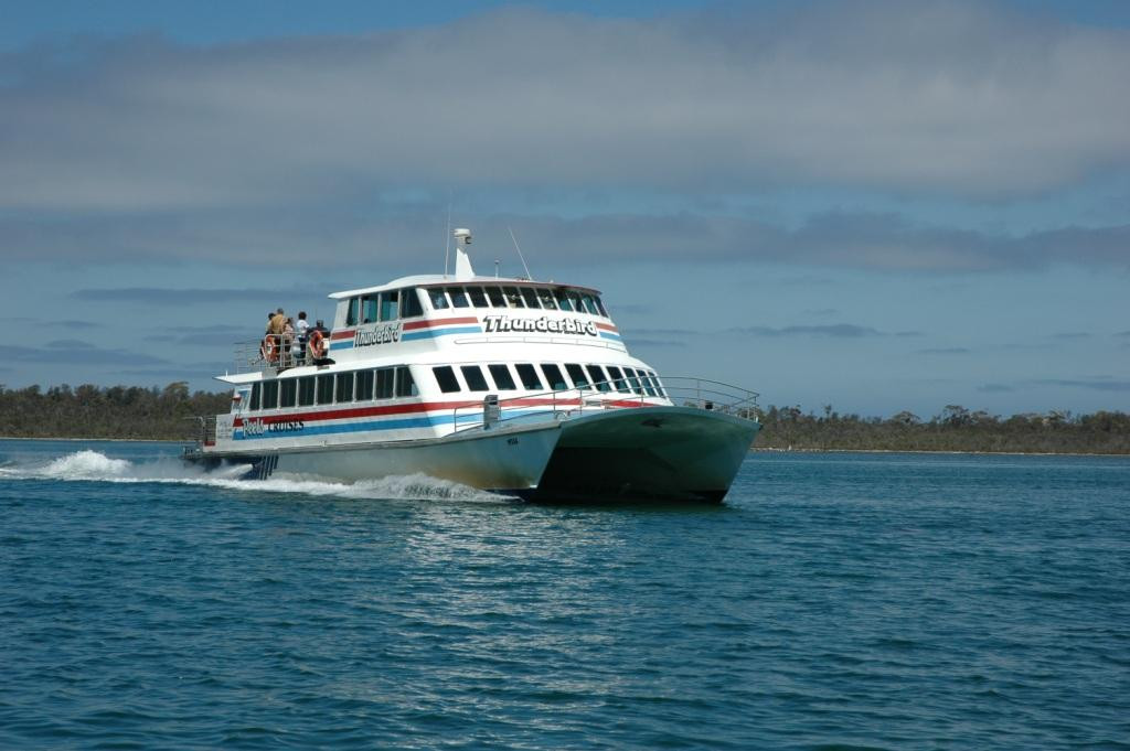 Peels Tourist and Ferry Service-莱克斯恩特伦斯必去景点