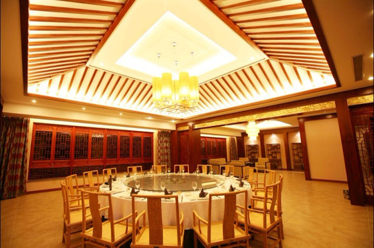 桃花潭畔森林温泉度假酒店主图