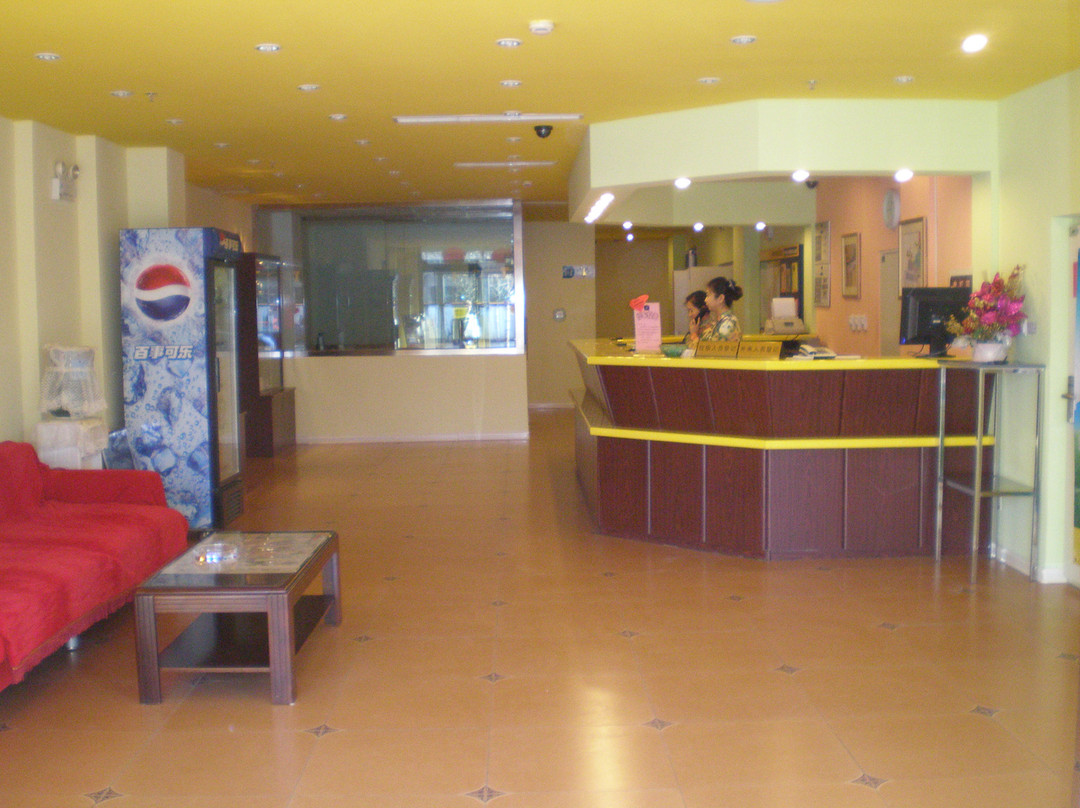 如家酒店(沈阳辽宁大学百鸟公园地铁站店)主图