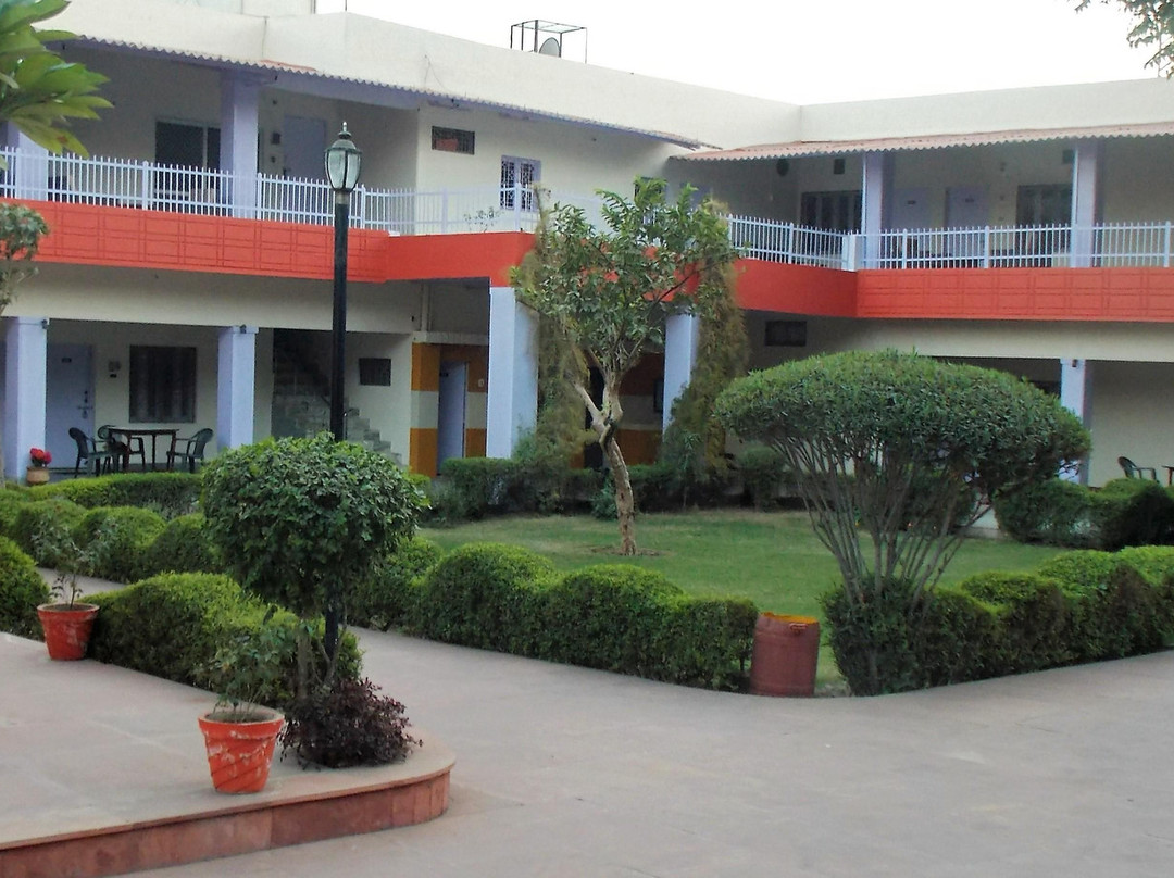 Kiraoli酒店住宿-Hotel Goverdhan Tourist Complex