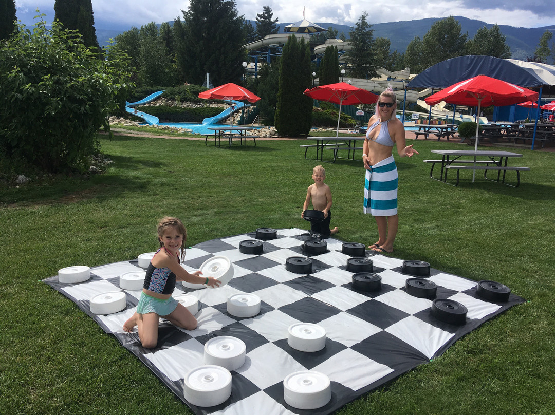 Salmon Arm Water Slides-萨蒙阿姆必去景点