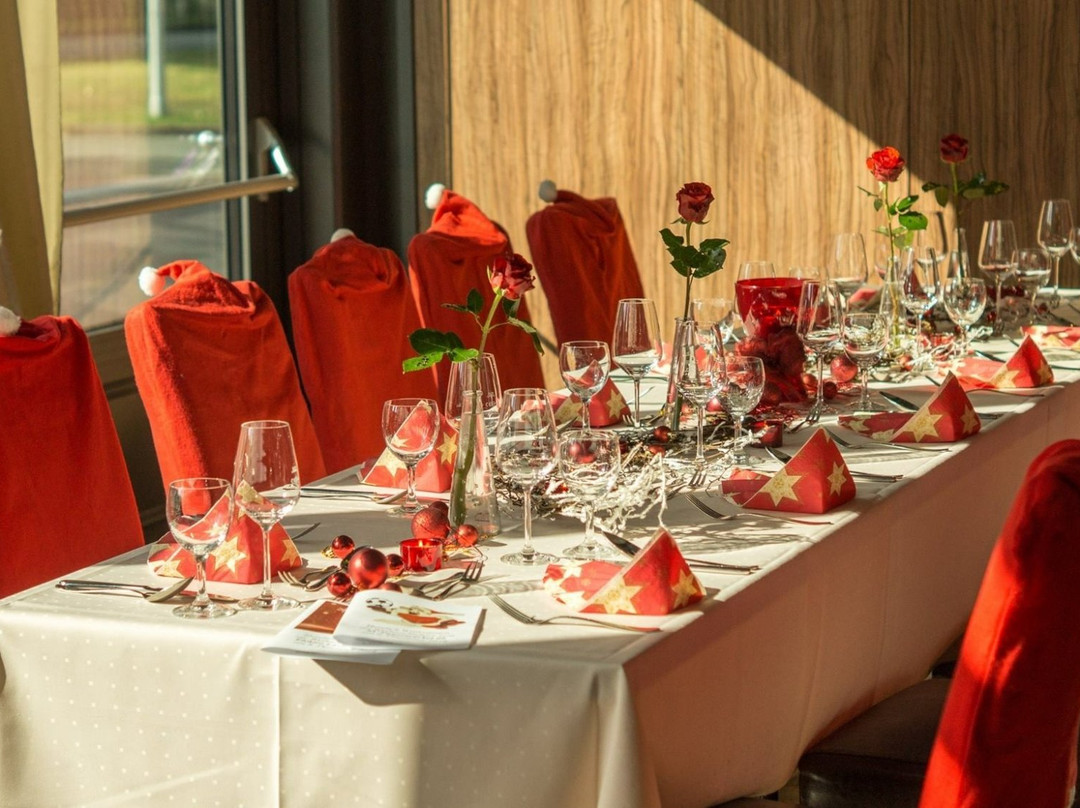 Hambuehren餐馆和美食-Hotel und Restaurant zur Heideblüte