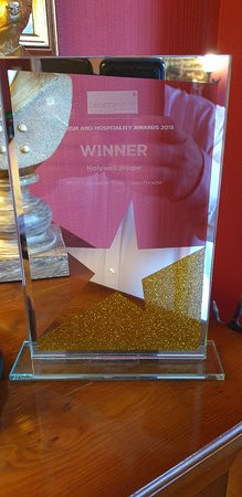 Holywell House主图