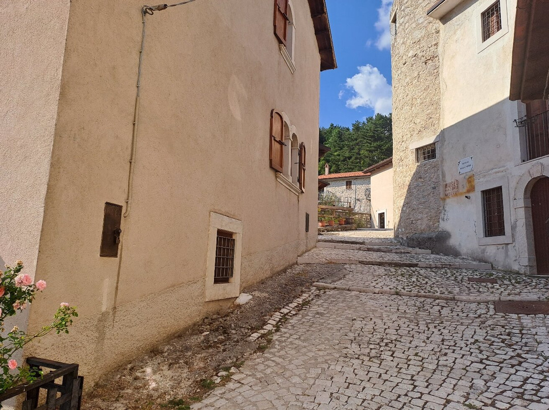 Gli antichi palazzi di Villetta Barrea景点图片