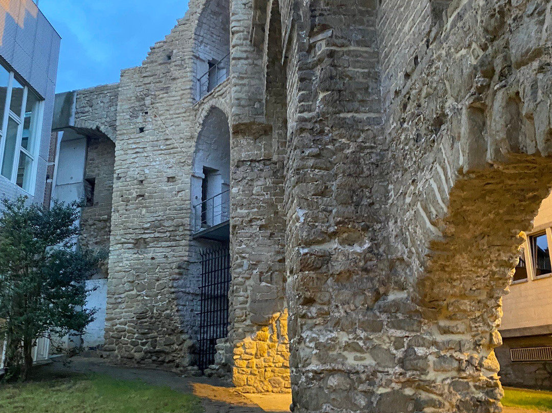 Tour Anneessens-布鲁塞尔必去景点