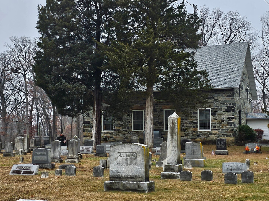 Calvary Church and Cemetery景点图片