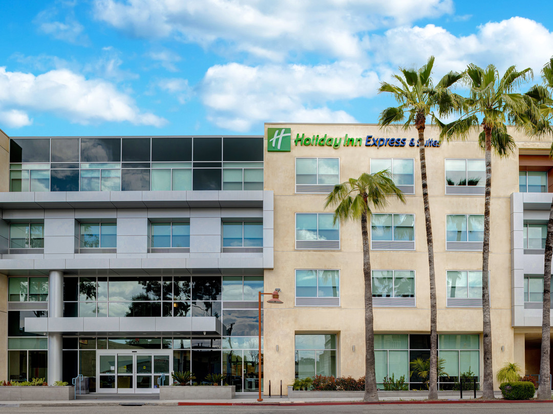 Holiday Inn Express & Suites Glendale Downtown by IHG