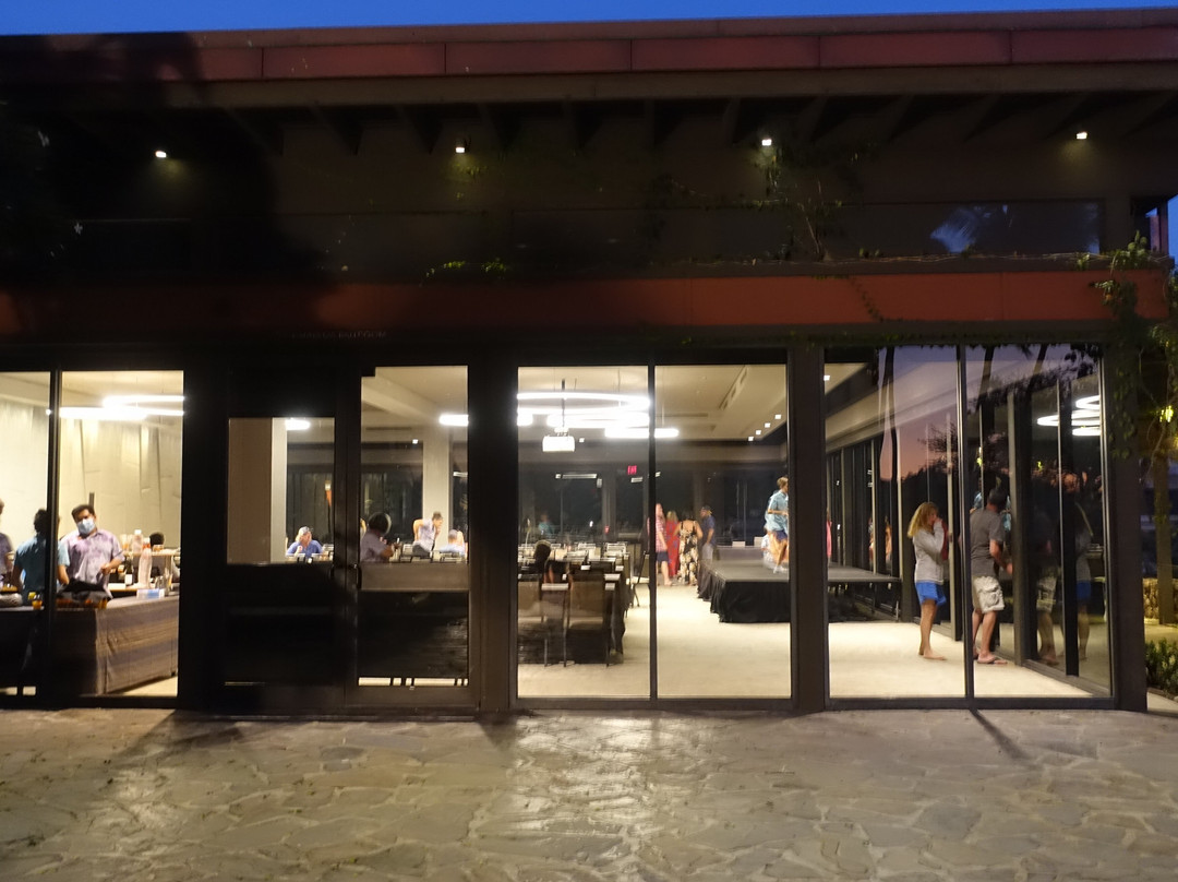 莫纳克亚海滩酒店主图