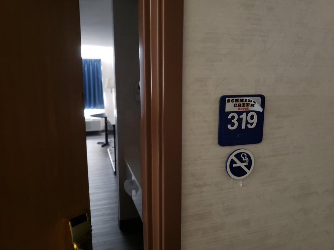 Schmidt's Creek Hotel主图